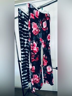 Black Floral & Black/White Tie-Dye Flare Bottoms pull-ups Sz XL/teen 2 pairs